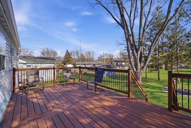 Building Photo - 4611 W Shore Dr