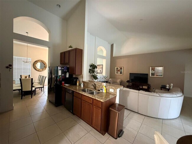 Building Photo - 4052 Oak Tree Dr