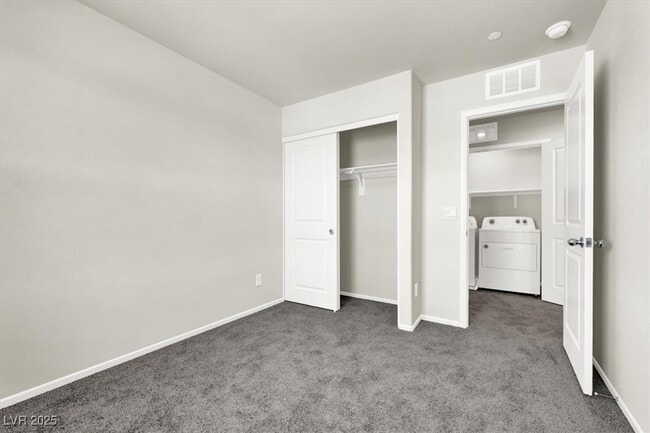 Building Photo - 6065 Amaryllis Fls St