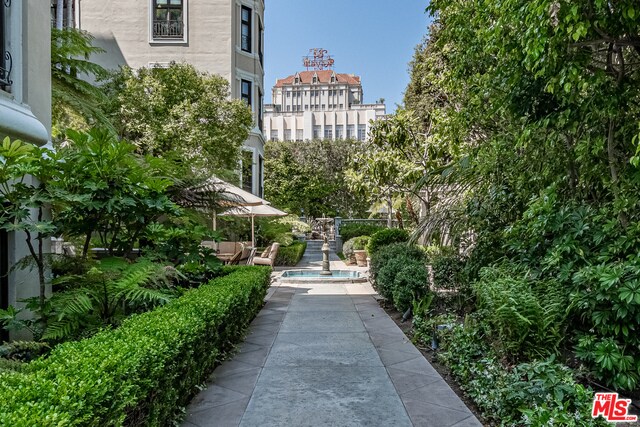 Building Photo - 316 N Rossmore Ave