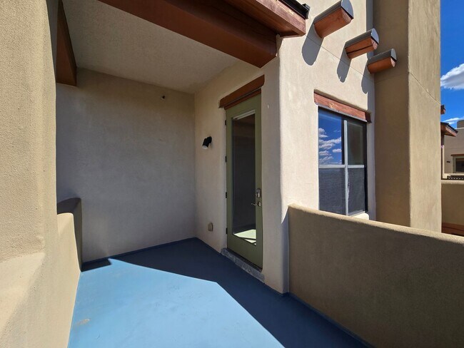Building Photo - 1405 Vegas Verdes Dr