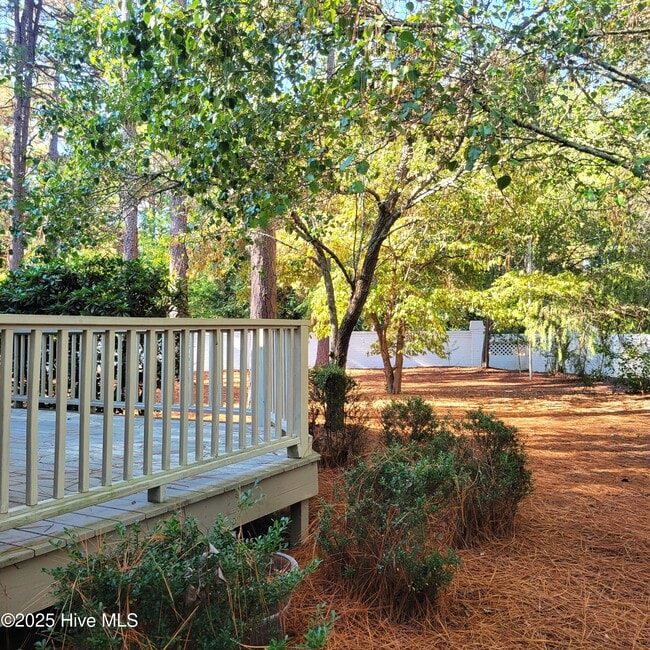 Building Photo - 301 Hampton Dr