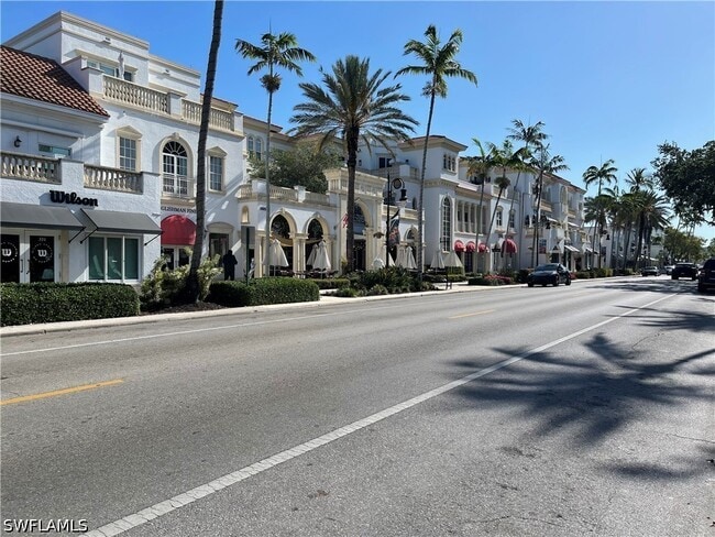 Building Photo - 254 6th Ave S