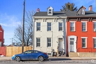 Building Photo - Coming Soon- Spacious 3 Bedroom, 1.5 Bath ...