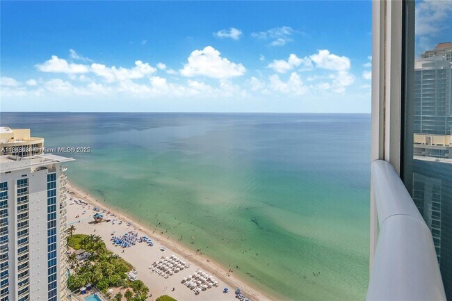 Building Photo - 17201 Collins Ave