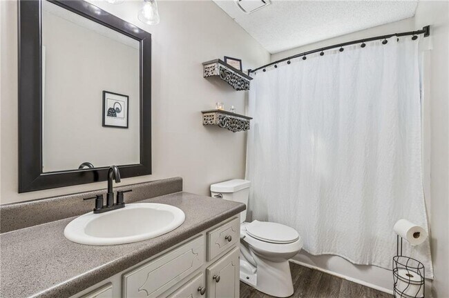 Building Photo - 1212 Torrey Pl SE