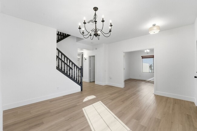 Building Photo - Beautiful 3-bedroom, 2-bathroom residence in the lively city of Mesa, Arizona!