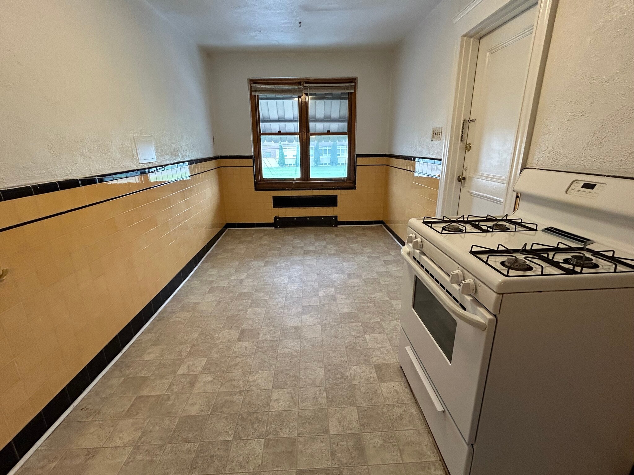 Kitche p4 - 193 Zerby Ave