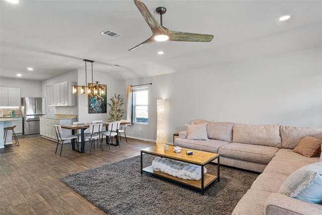 Building Photo - 6021 Roderick Dr