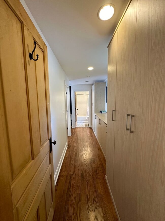 Building Photo - Charming Updated Three Bedroom Home Downtown
