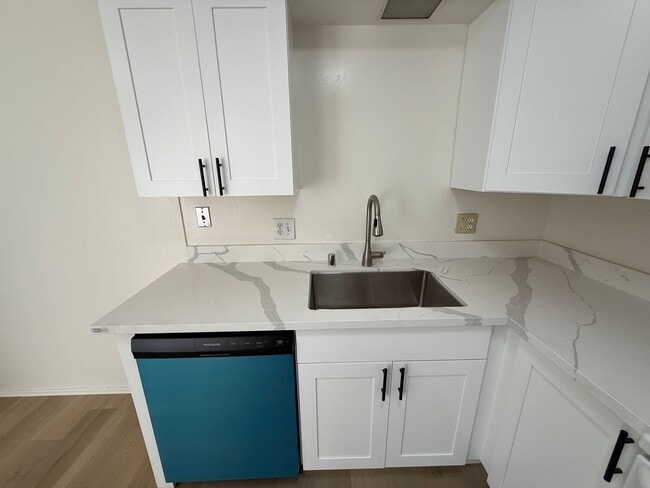 Building Photo - Remodeled Duplex in Central Sunnyvale Loca...