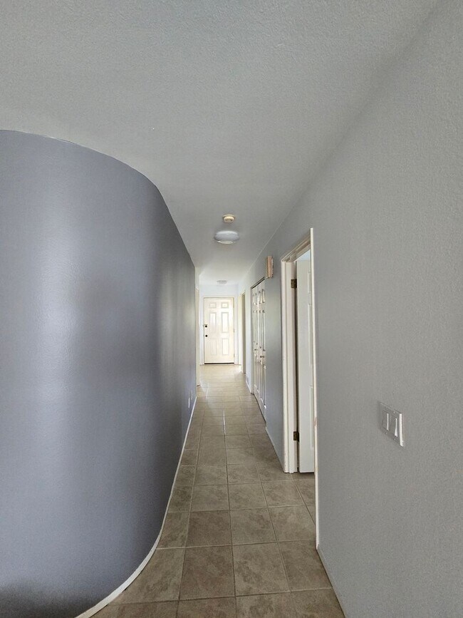 Building Photo - Condo in Blaine for Rent