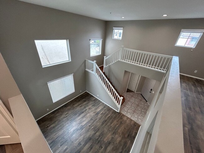 Building Photo - Nicely Upgraded 4 Bed 3 Bath Home in Gated Community in Anaheim