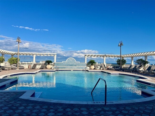 Building Photo - 511 SE 5 Ave