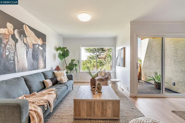 Building Photo - 233 Orange St