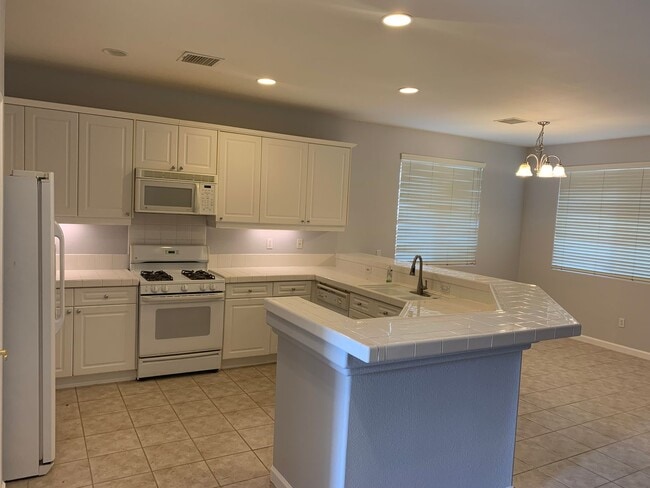 Building Photo - Lovely La Paloma Home For Lease
