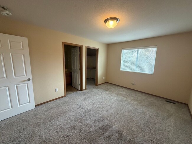 Building Photo - Beautiful 3 bedroom in Spanaway WA - Apply Today!