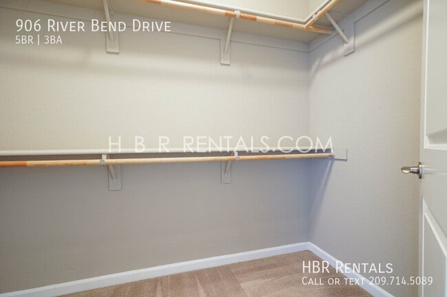 Building Photo - 906 River Bend Dr