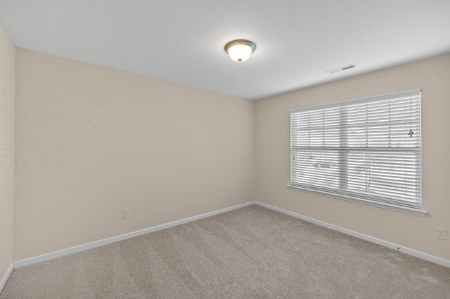 Building Photo - 3 Bedroom - Cary Townhome in Central Location!!! Close to 540 and Research Triangle Park!