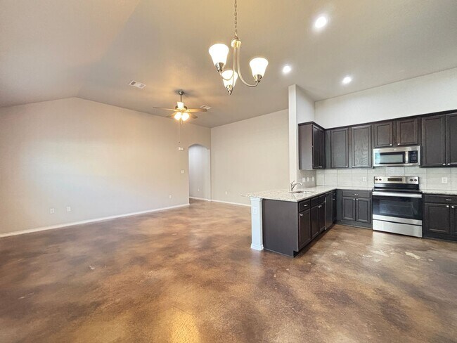 Building Photo - Luxury Duplex in Seguin with 3-bed, 2-bath...