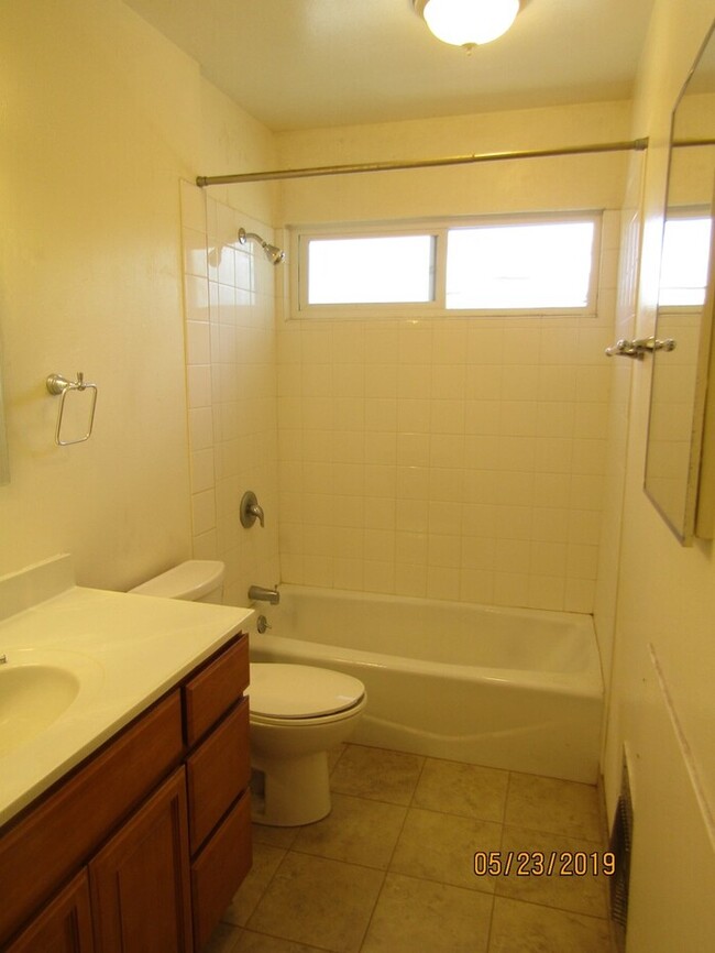 Building Photo - 1Bed/1Ba Apartment! in Coddingtown area