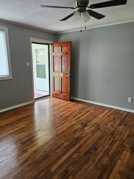 Living room - 528 Overlook St
