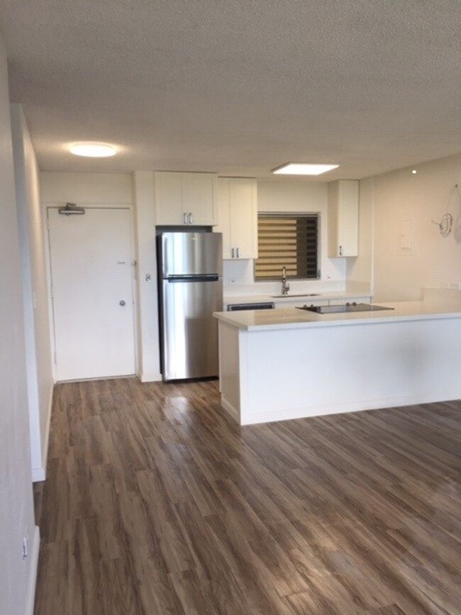 Building Photo - Newly Renovated 2 bedroom/2 bath unit at C...