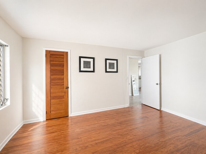 Building Photo - 422 N Broadway