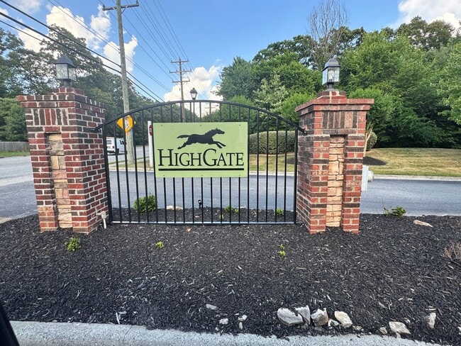 Building Photo - Beautiful, Conveninetly located First Floor Condo