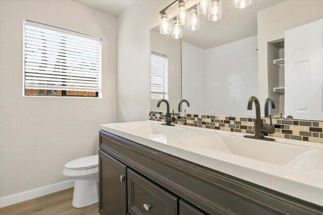 Building Photo - 502 Pin Tail Ln