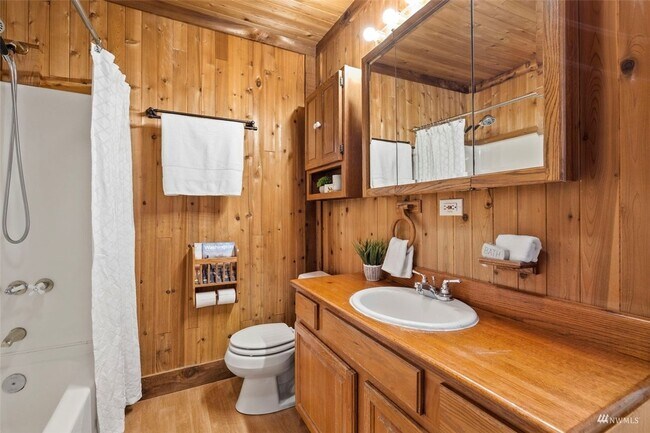 Building Photo - Modern Comfort Meets Vintage Charm – Just Minutes from the Ferry!