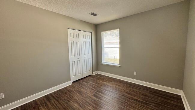 Building Photo - 3/2 in Cedar Hills For Rent!