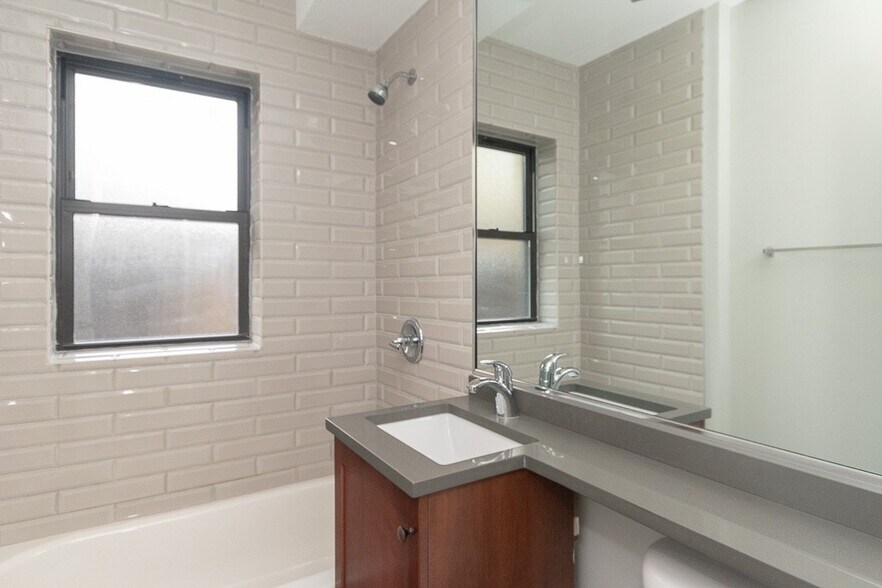 Building Photo - 555 W Arlington