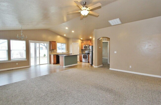 Building Photo - Spacious Single-Level Home on Cul-De-Sac