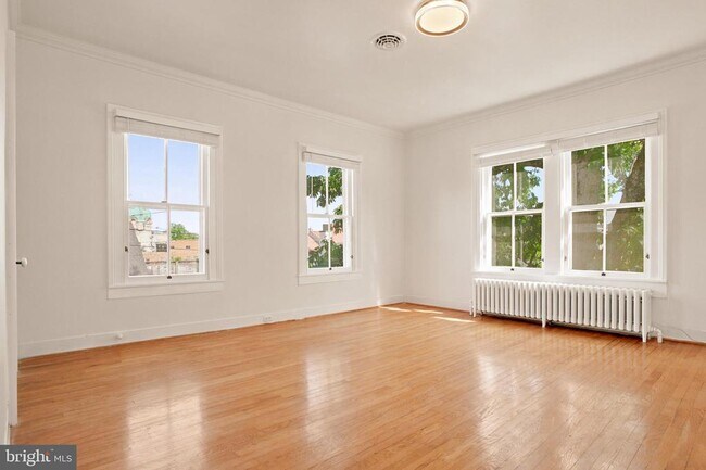 Building Photo - 209 N Washington St