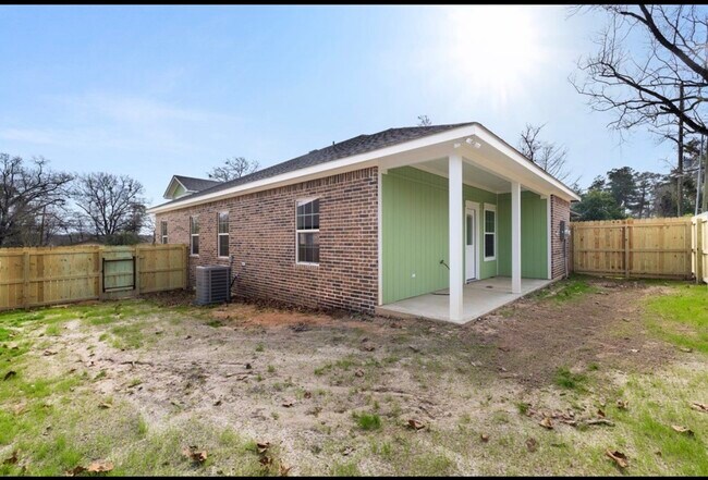 Building Photo - 524 Burk St