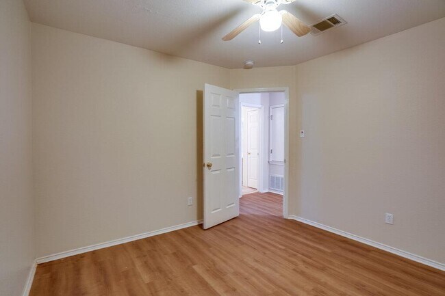 Building Photo - 201 Creek Ledge Dr