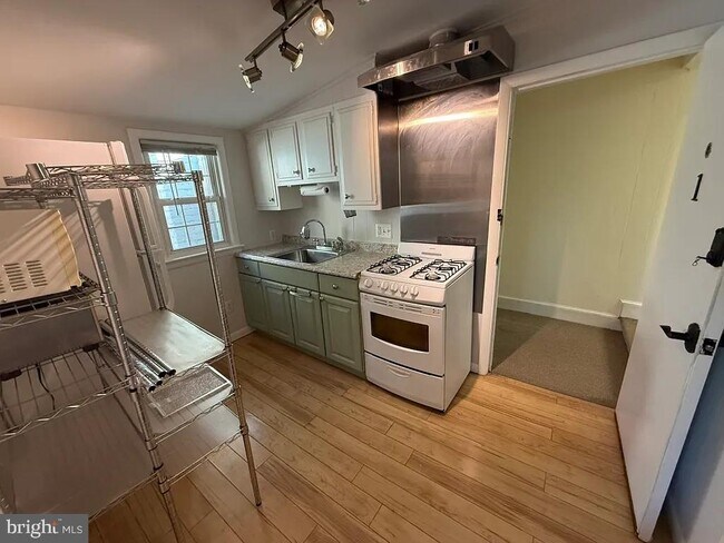 Building Photo - 2642 N Pershing Dr