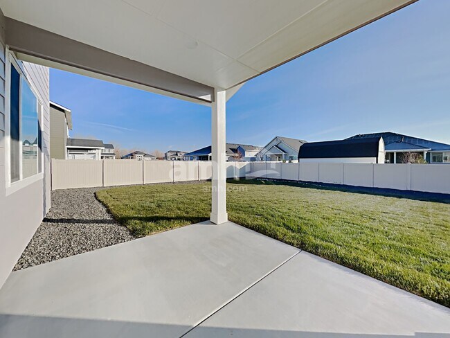 Building Photo - 9429 W Chino St