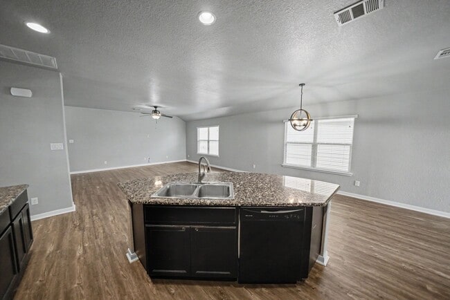 Building Photo - Modern 4-Bed Home with Open Layout in New Braunfels - Realtor Commission: $500