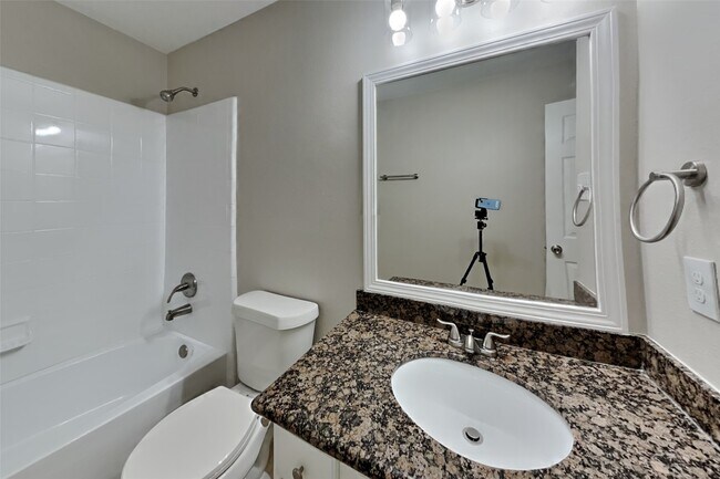Building Photo - 15610 Manorford Ct