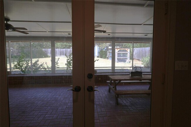 Building Photo - 4702 Shadow Ln