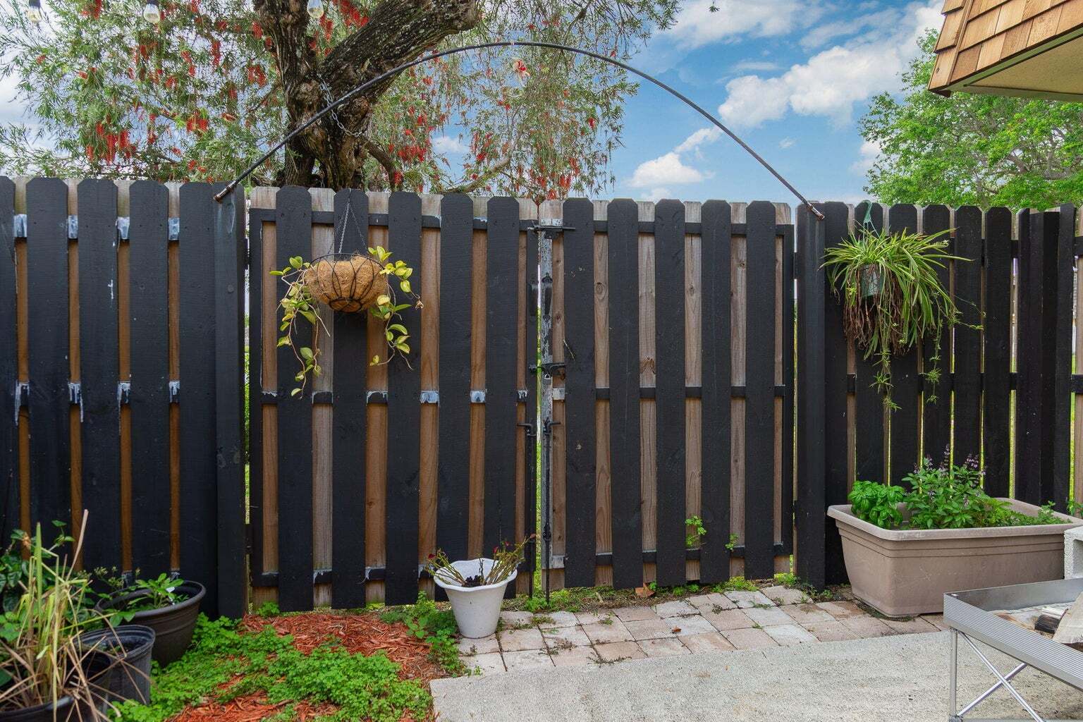 Building Photo - 393 Lake Arbor Dr