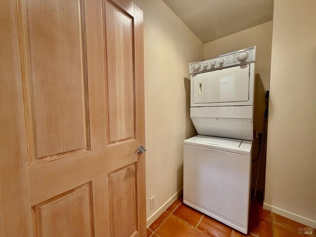 Building Photo - 321 Dutch Henry Canyon Rd