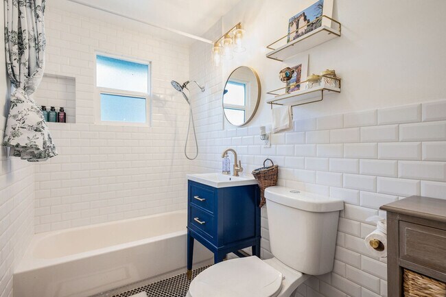 Building Photo - 4459 Brygger Dr W