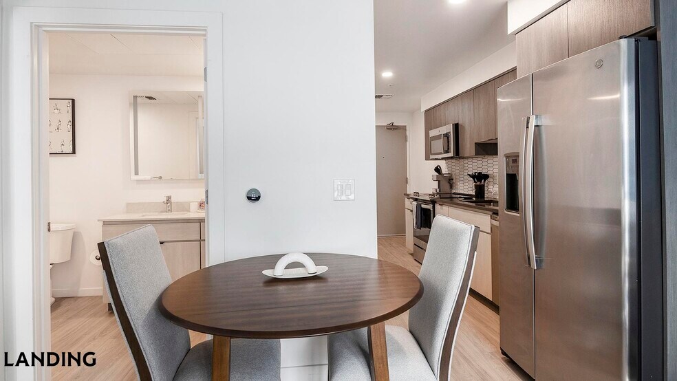 Building Photo - 707 S Farmer Ave