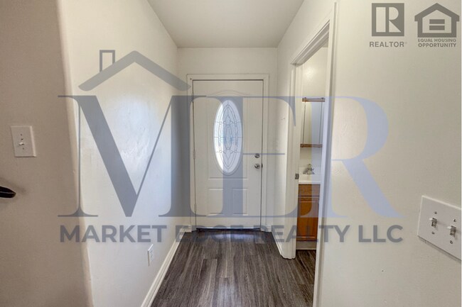 Building Photo - 3Bed/2.5Bath Townhouse at 24th St/Thomas! Ready for Immediate Move-In!