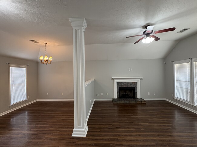 Building Photo - 918 Hallwood Ln