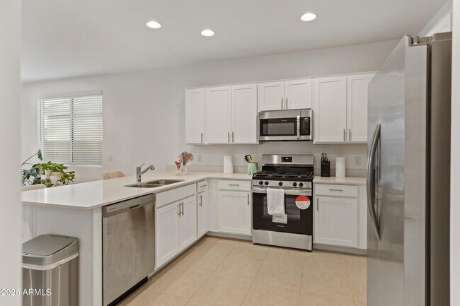 Building Photo - 3065 E Riding Boot Wy