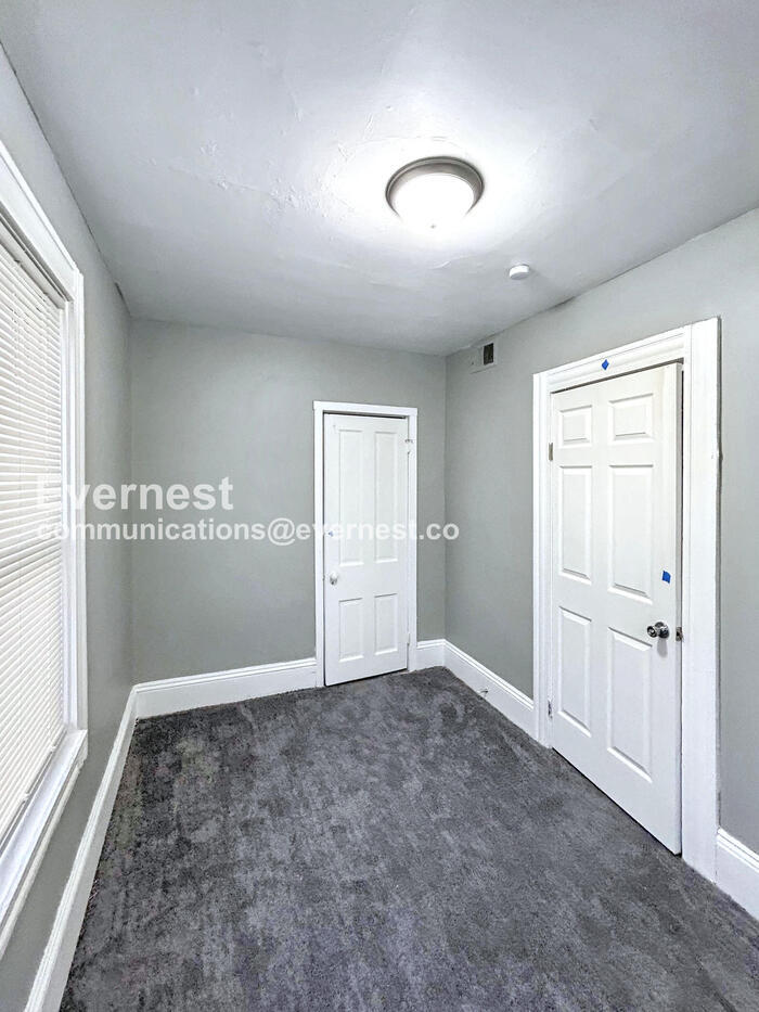 Building Photo - 1079 E 68th St